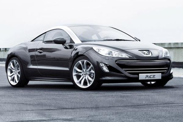 Ladné linie Peugeotu RCZ přímo vyzývají ke sportovní jízdě.