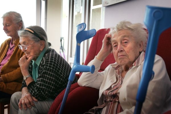 Téměř třetina lidí starších osmdesáti let trpí Alzheimerovou nemocí.