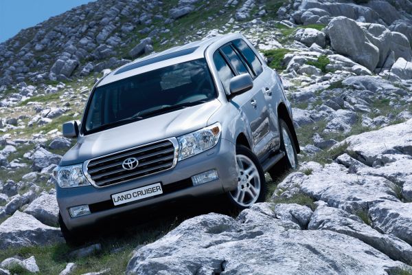 Problémy se závadou se týkaly i vozu Toyota Land Cruiser.