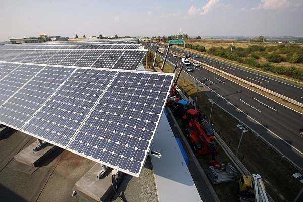 Poslanci schválili změny, které mají omezit růst solárních elektráren.