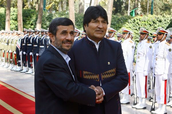 Evo Morales (vpravo) při návštěvě Íránu. 