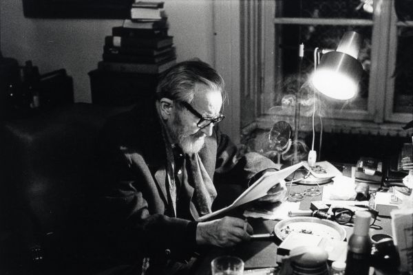 Herec, filozof, dramatik, prozaik, textař Jan Werich. Herec, filozof, dramatik, prozaik, textař Jan Werich.