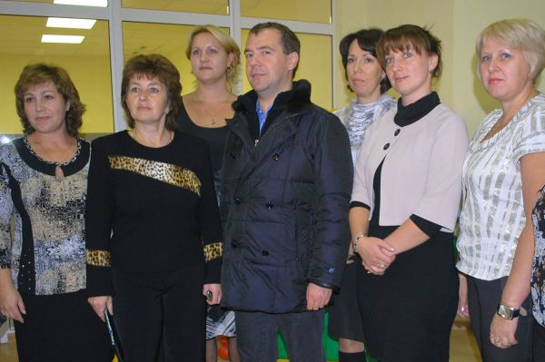Během čtyř hodin na ostrově se prezident setkal i s učitelkami mateřské školy.