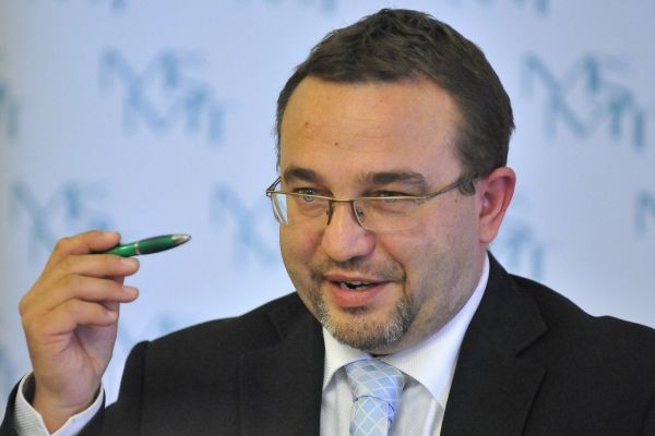 Josef Dobeš nechce snižovat úroveň maturity, studenti se podle něj musí víc učit.