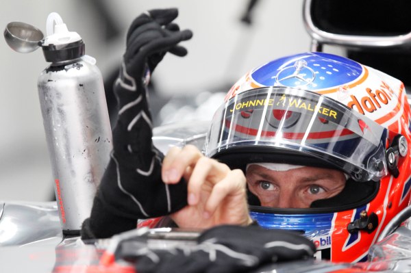 Jenson Button v kokpitu mclarenu věří, že využije poslední šanci.