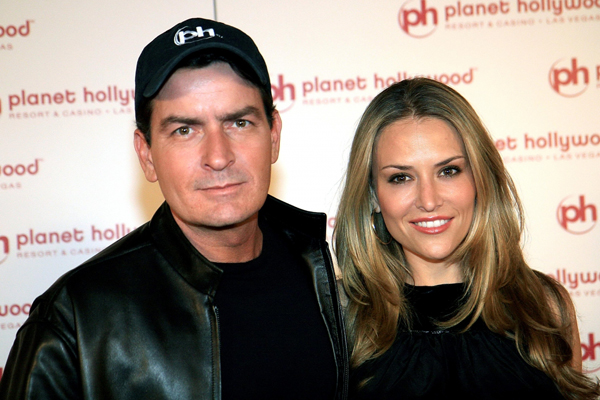 Charlie Sheen s manželkou Brooke Muellerovou.