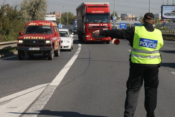 Nehoda zablokovala Jižní spojku v Praze, policie dopravu odklání (ilustrační foto).