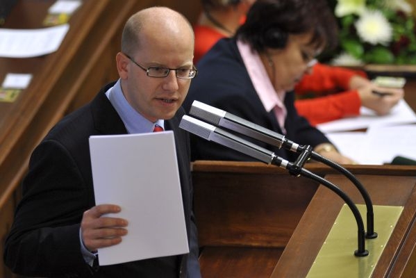 Sociálním demokratům v čele s Bohuslavem Sobotkou se nelíbí postup vládní koalice.