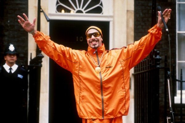 Ali G, rádobygangster a rapper z londýnského předměstí.