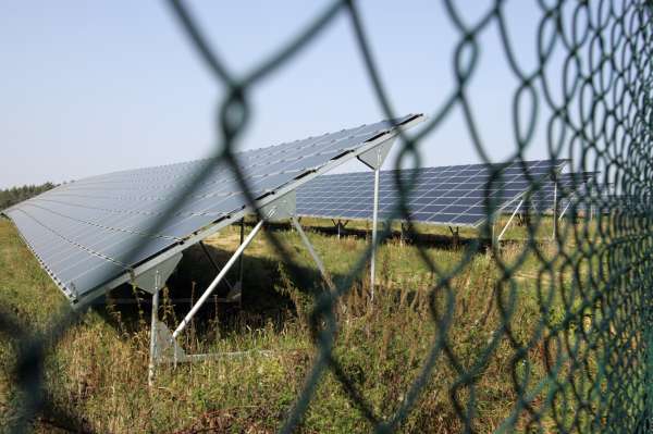 Stát se snaží o kompromis s provozovateli solárních elektráren.