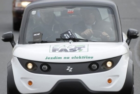 Jízda elektromobilem je tichá a příjemná.