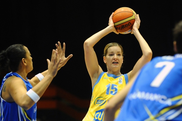 Ženský basketbal (ilustr. foto).