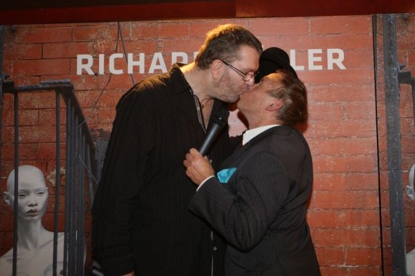 Richard Müller a Jan Saudek během křtu knihy.