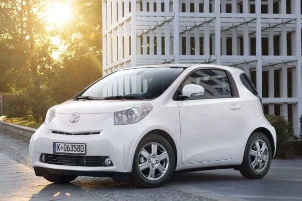 Svolávací akce se dočkala i malá Toyota iQ.