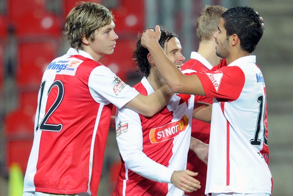 Fotbalisté Slavie nyní moc důvodů k úsměvu nemají.