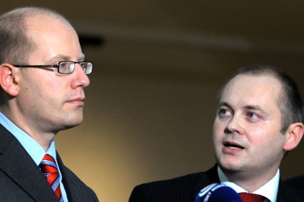 Hašek (vpravo) se vymezil vůči Sobotkovi, proti němuž kandiduje na šéfa ČSSD.