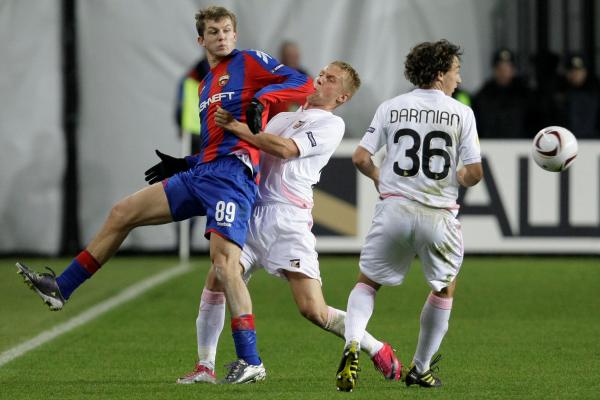 Tomáš Necid (vlevo) se ve čtvrtek proti Palermu prosadil hned dvakrát.