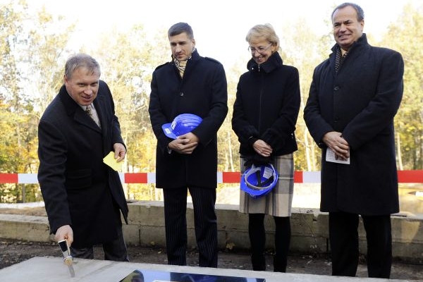 Náměstek Hajn (druhý zleva) na ministerstvu školství končí.