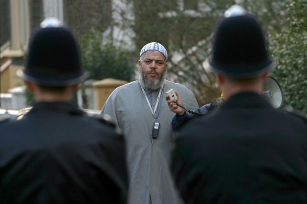 Britské ministerstvo vnitra vyjádřilo z rozhodnutí apelačního výboru zklamání. 