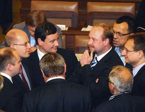 Socialisté se zatím neshodli na tom, jak zvolí předsedu strany. 