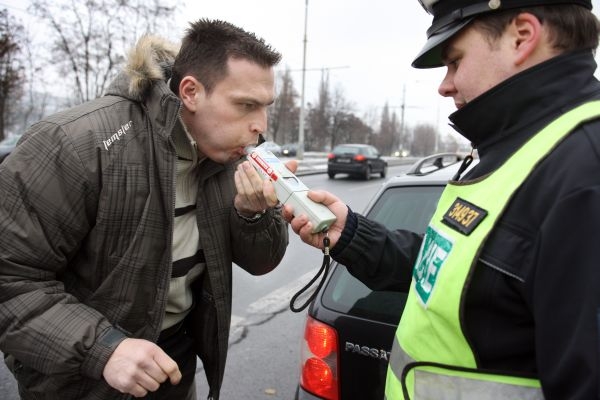 Velmi často sbírají řidiči značné množství bodů za přestupky spojené s alkoholem (ilustrační foto).