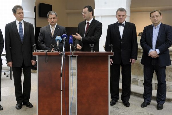 O možné koalici v Praze vyjednává ODS i s ČSSD. O možné koalici v Praze vyjednává ODS i s ČSSD.