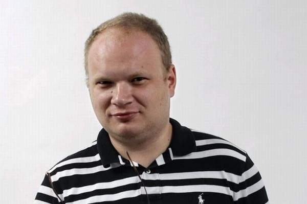 Oleg Kašin z listu Kommersant leží v těžkém stavu po napadení útočníky.
