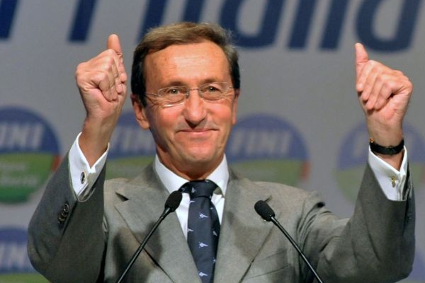 Předseda italské poslanecké sněmovny Gianfranco Fini. Předseda italské poslanecké sněmovny Gianfranco Fini.