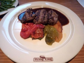 Fillet mignon s omáčkou demi glacé.