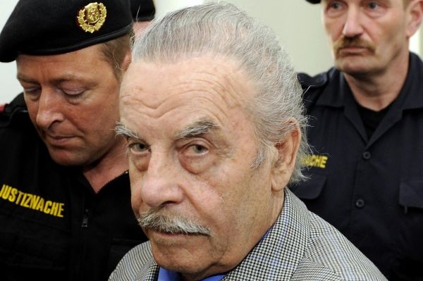 Josef Fritzl si prý pozici známého člověka užívá.