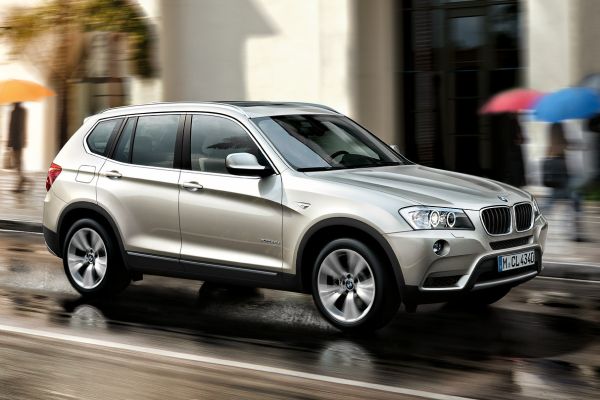 Nová generace BMW X3 s typickým designem bavorské automobilky.