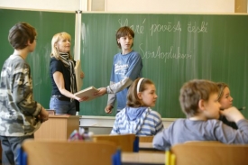Ředitelé škol návod ministerstev, jak postupovat v případě neomluvených absencí, vítají.