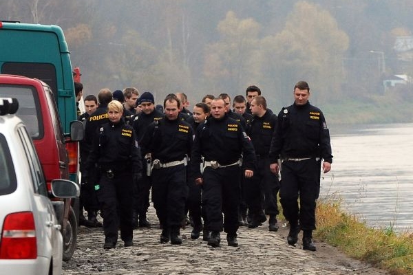 Po Aničce pátrají stovky policistů.