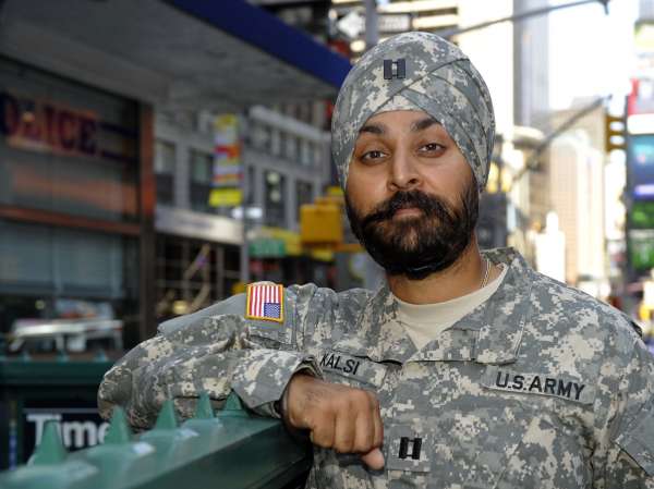 První Sikh v americké armádě.