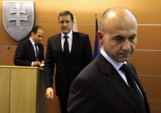 Šéf vnitra Daniel Lipšic a policejní prezident Jaroslav Spišiak na tiskovce. 