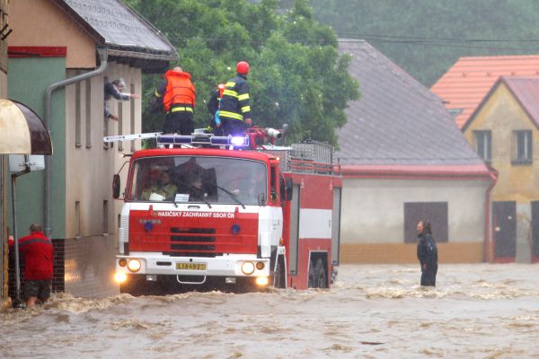 Hasiči museli letos vyjíždět kvůli živelním pohromám daleko častěji.