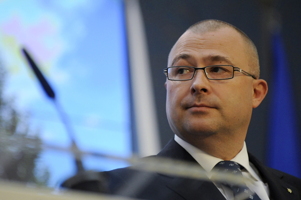 Exministr obrany a náměstek financí Barták nečelí prvnímu podezření. Tak jak to bylo tentokrát?