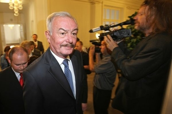 Senát schválil úsporná opatření, dnes se sešel naposled ve starém složení.
