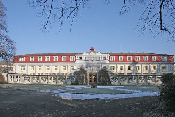 Lázeňský pavilon v Bohdanči. Lázeňský pavilon v Bohdanči.