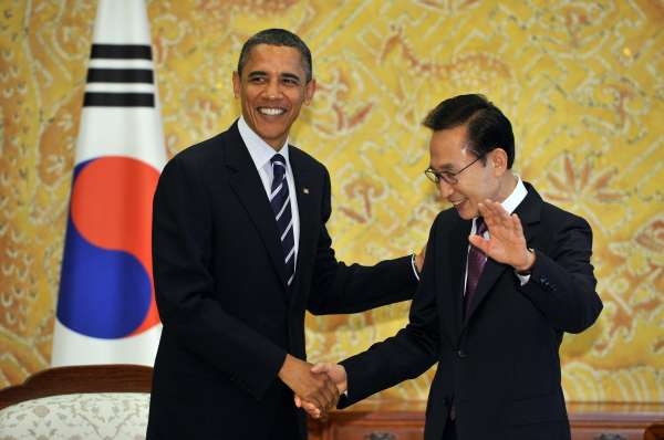 Prezident USA Barack Obama má na schůzce zemí G20 v jihokorejském Soulu o důvod víc k úsměvu - spotřebitelská nálada jeho krajanů stoupá.