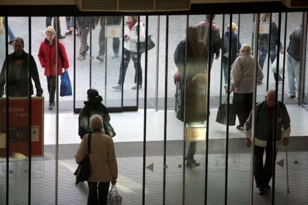 Policie nařídila evakuaci kvůli anonymnímu výhrůžnému telefonátu.
