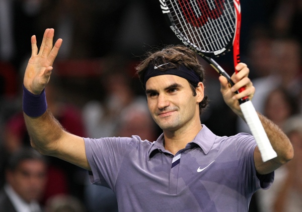 Roger Federer se raduje z postupu.