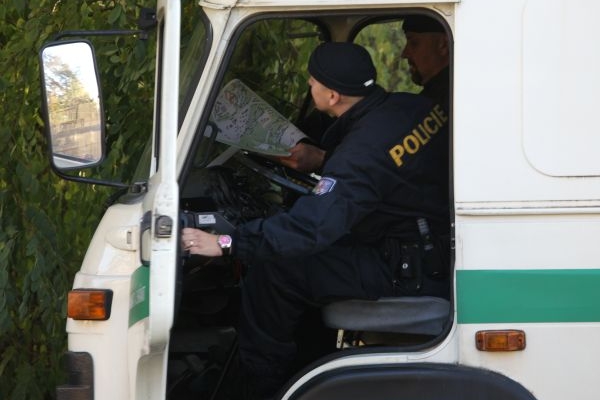 Aničku hledají desítky policistů, městských strážníků, vojáků, hasičů a psovodů.