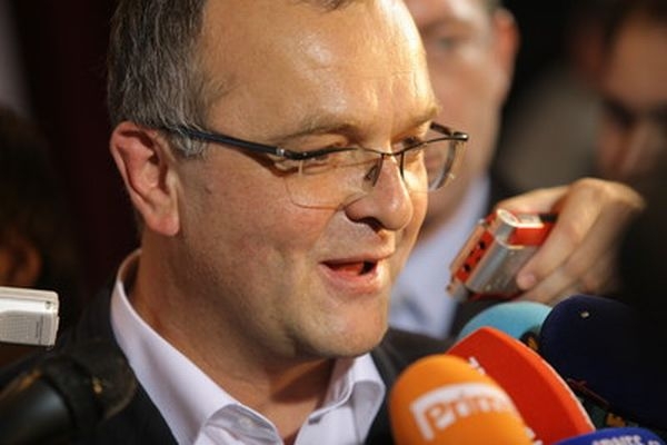 Ministr financí Kalousek oznámil úspěch Česka v arbitráži.