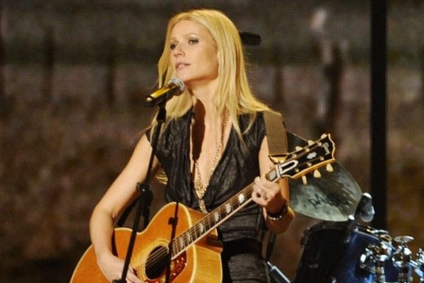 Gwyneth Paltrowová se kvůli nové roli naučila hrát na kytaru.