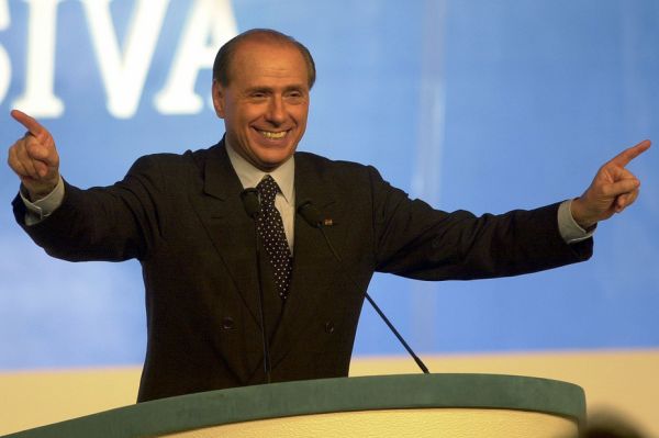 Silvio Berlusconi rezignaci zřejmě ustojí stejně jako další eskapády.