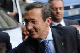 Před několika měsíci se Gianfranco Fini s premiérem rozkmotřil.