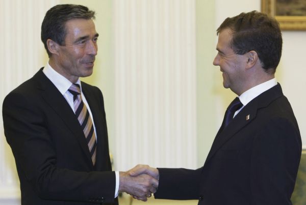 Tajemník NATO Rasmussen nedávno navštívil ruského prezidenta.