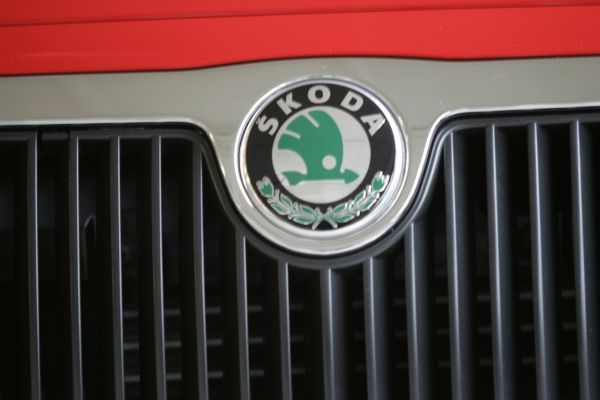 Logo Škodovky se má zjednodušit.