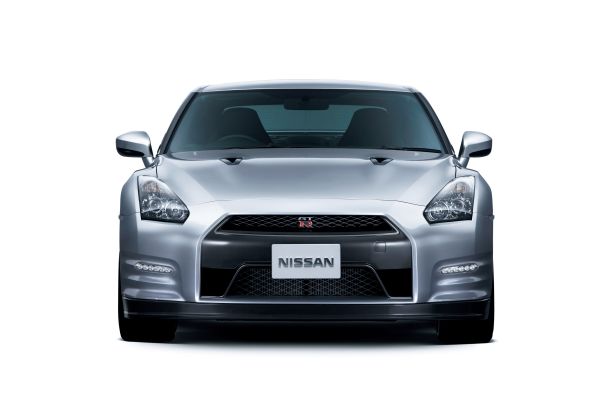 Nissan GT-R modelového roku 2011 dostal silnější motor.
